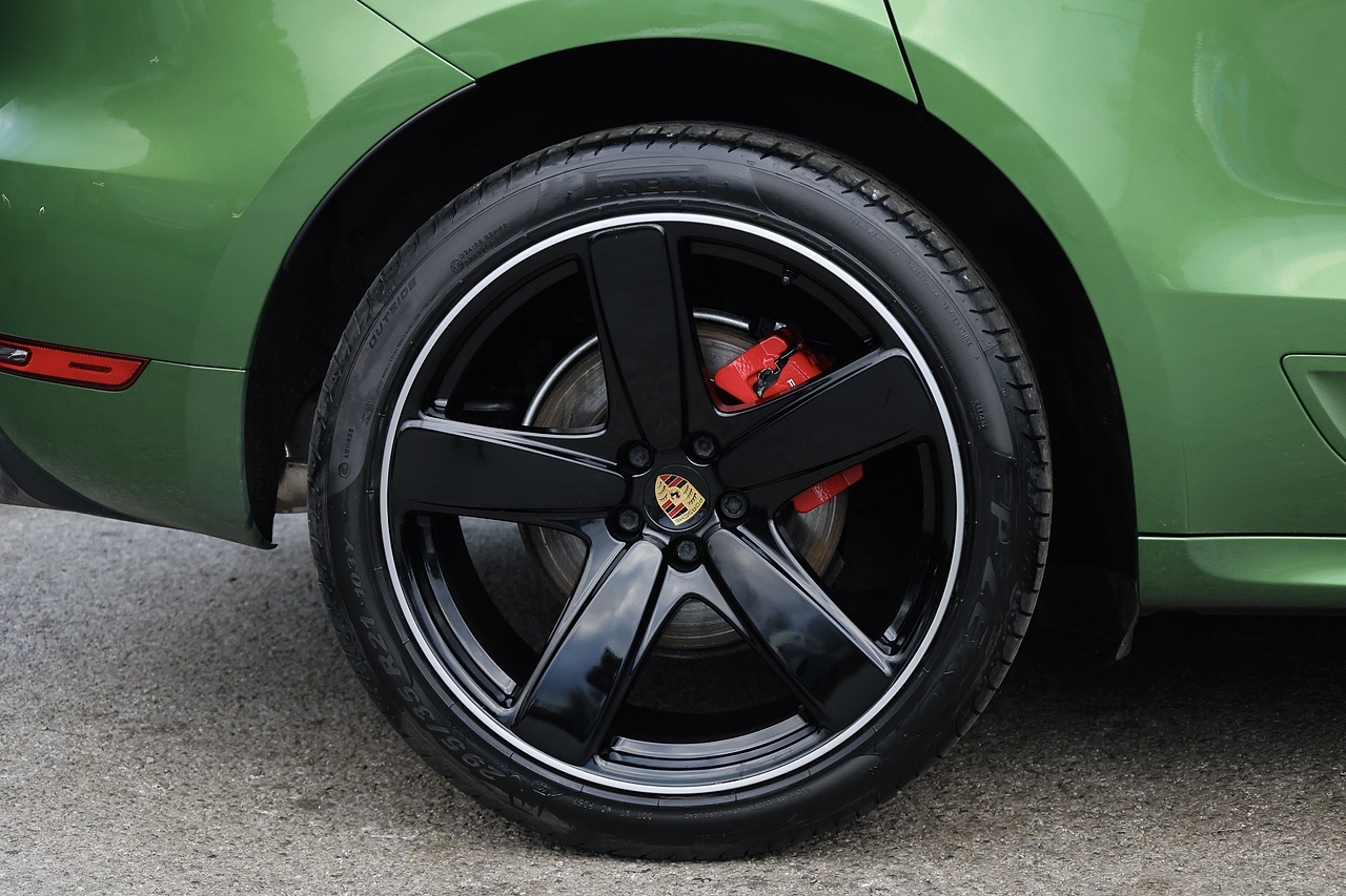 Porsche Macan GTS 1 Owner + SportDesign Pack + Pano Roof + PASM + Sport Chrono - Large 38