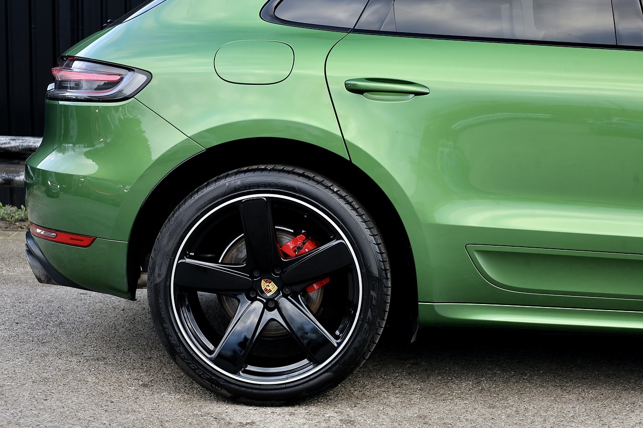 Porsche Macan GTS 1 Owner + SportDesign Pack + Pano Roof + PASM + Sport Chrono - Large 18