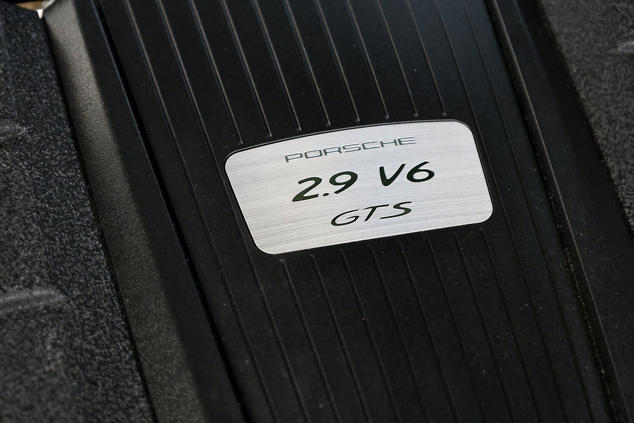 Porsche Macan GTS 1 Owner + SportDesign Pack + Pano Roof + PASM + Sport Chrono - Large 25