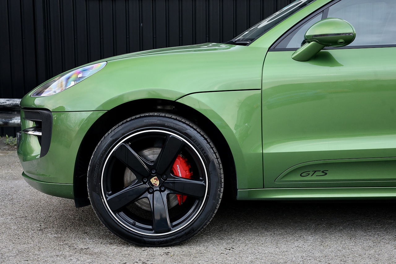 Porsche Macan GTS 1 Owner + SportDesign Pack + Pano Roof + PASM + Sport Chrono - Large 34