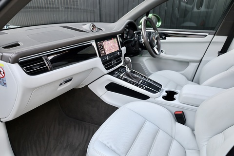 1 Owner + SportDesign Pack + Pano Roof + PASM + Sport Chrono