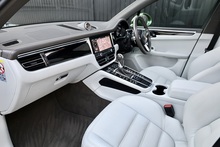 Porsche Macan GTS 1 Owner + SportDesign Pack + Pano Roof + PASM + Sport Chrono - Thumb 2