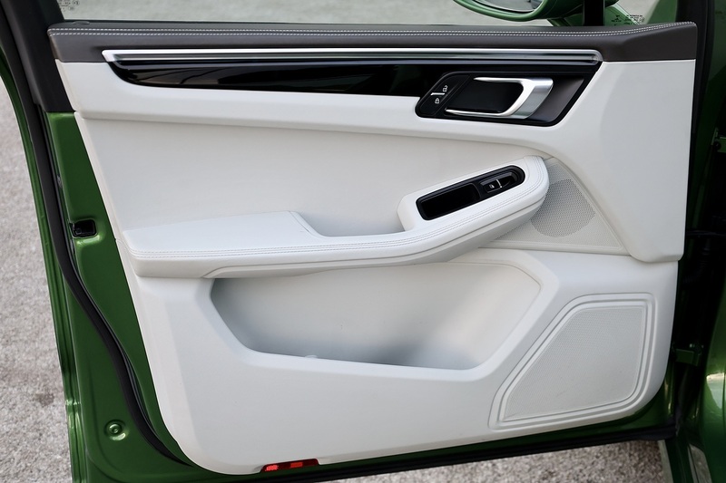 Porsche Macan GTS 1 Owner + SportDesign Pack + Pano Roof + PASM + Sport Chrono Image 42