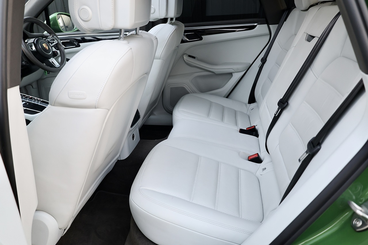 Porsche Macan GTS 1 Owner + SportDesign Pack + Pano Roof + PASM + Sport Chrono - Large 45