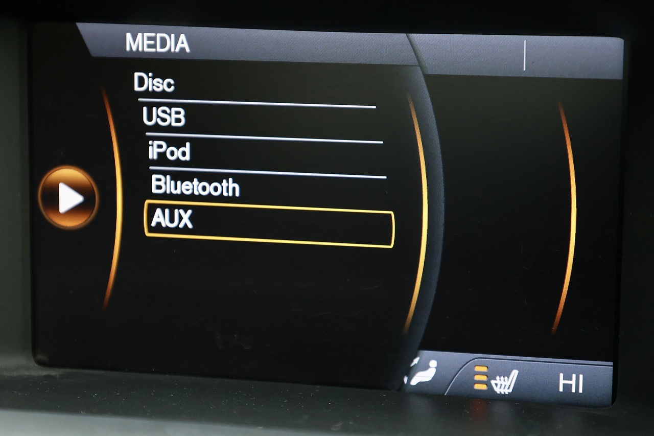 Volvo S60 D3 SE 1 Owner + Full Volvo Main Dealer + Sat Nav + DAB + Heated Leather - Large 17