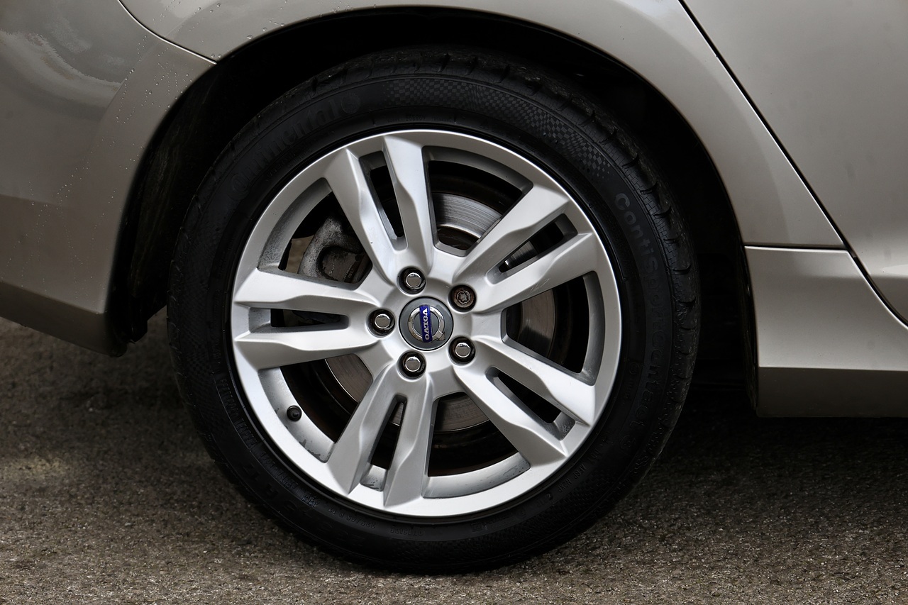 Volvo S60 D3 SE 1 Owner + Full Volvo Main Dealer + Sat Nav + DAB + Heated Leather - Large 37