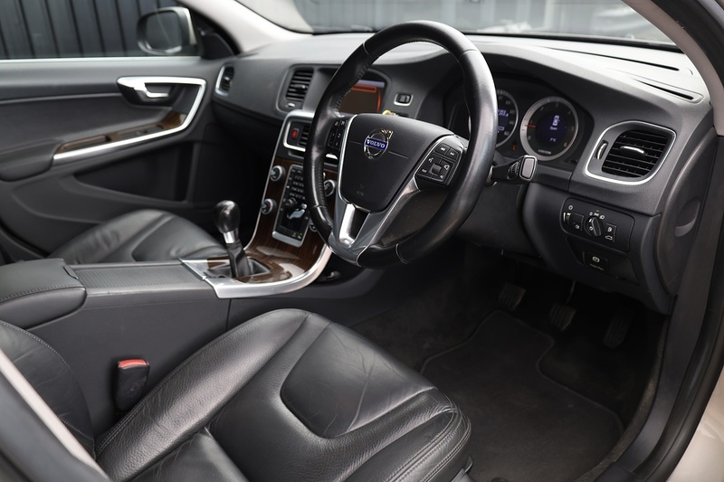 Volvo S60 D3 SE 1 Owner + Full Volvo Main Dealer + Sat Nav + DAB + Heated Leather Image 6