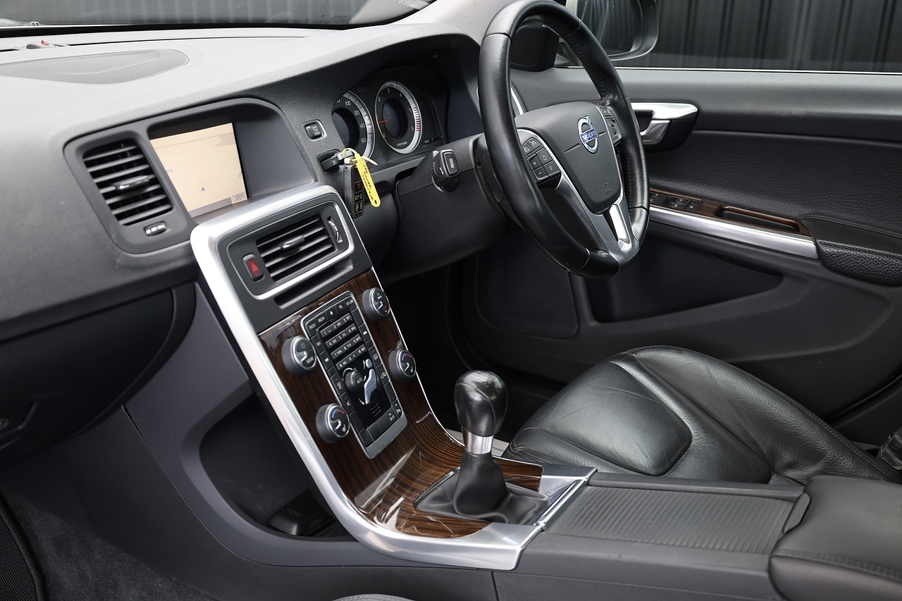 Volvo S60 D3 SE 1 Owner + Full Volvo Main Dealer + Sat Nav + DAB + Heated Leather - Large 8