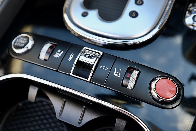 Bentley Continental GTC W12 1 Former Keeper + Mulliner Driving Spec + Neck Warmer Image 16