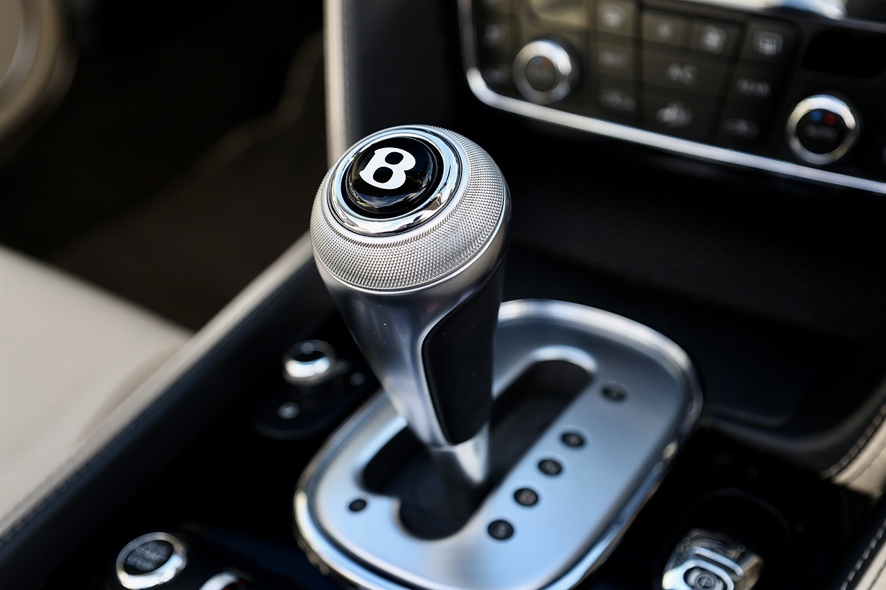 Bentley Continental GTC W12 1 Former Keeper + Mulliner Driving Spec + Neck Warmer - Large 17