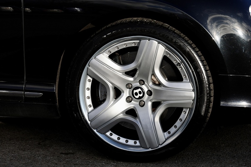 Bentley Continental GTC W12 1 Former Keeper + Mulliner Driving Spec + Neck Warmer Image 29