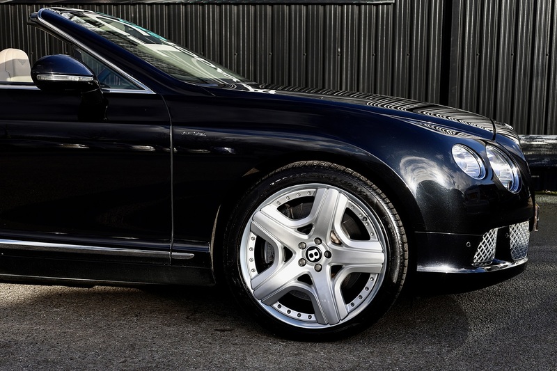 Bentley Continental GTC W12 1 Former Keeper + Mulliner Driving Spec + Neck Warmer Image 23