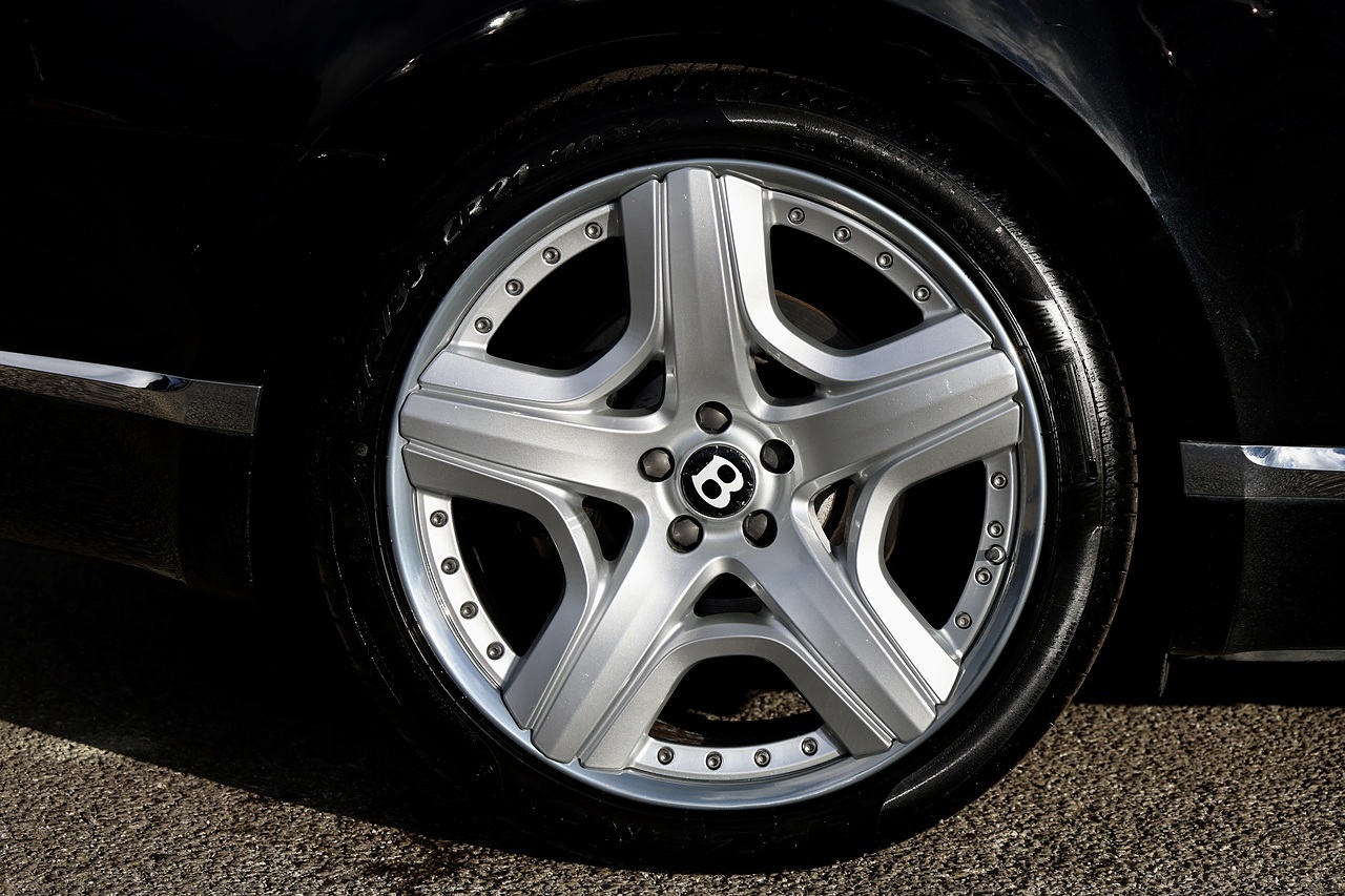 Bentley Continental GTC W12 1 Former Keeper + Mulliner Driving Spec + Neck Warmer - Large 30