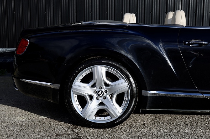 Bentley Continental GTC W12 1 Former Keeper + Mulliner Driving Spec + Neck Warmer Image 22