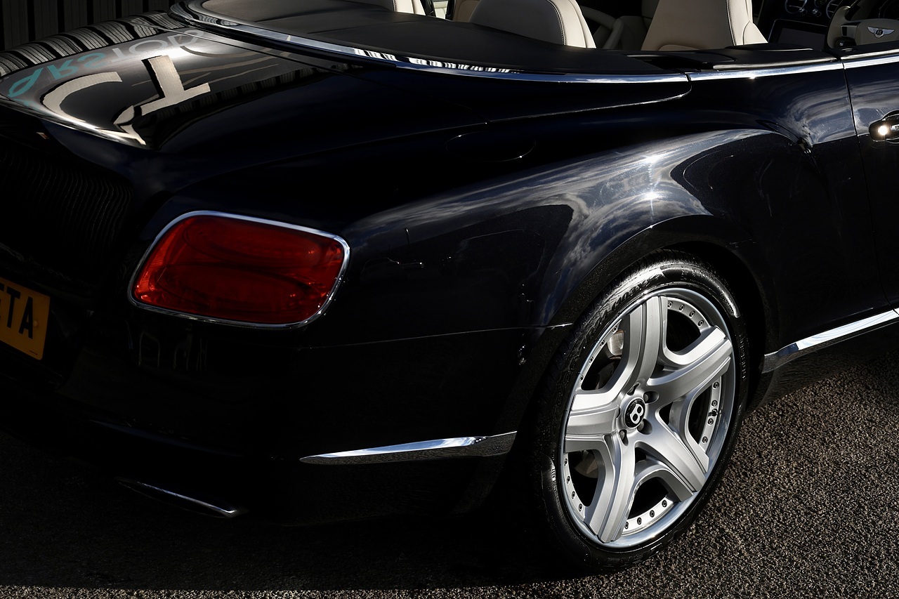 Bentley Continental GTC W12 1 Former Keeper + Mulliner Driving Spec + Neck Warmer - Large 21