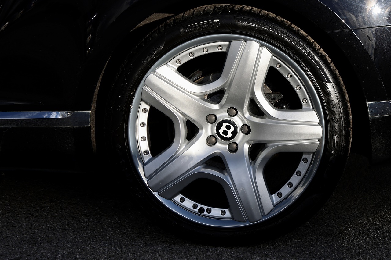 Bentley Continental GTC W12 1 Former Keeper + Mulliner Driving Spec + Neck Warmer - Large 31