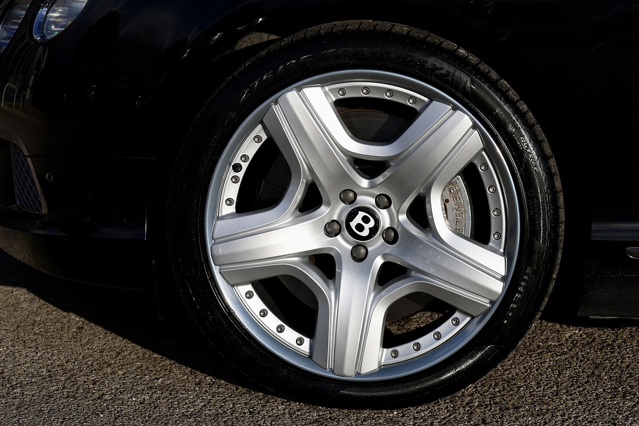 Bentley Continental GTC W12 1 Former Keeper + Mulliner Driving Spec + Neck Warmer - Large 32