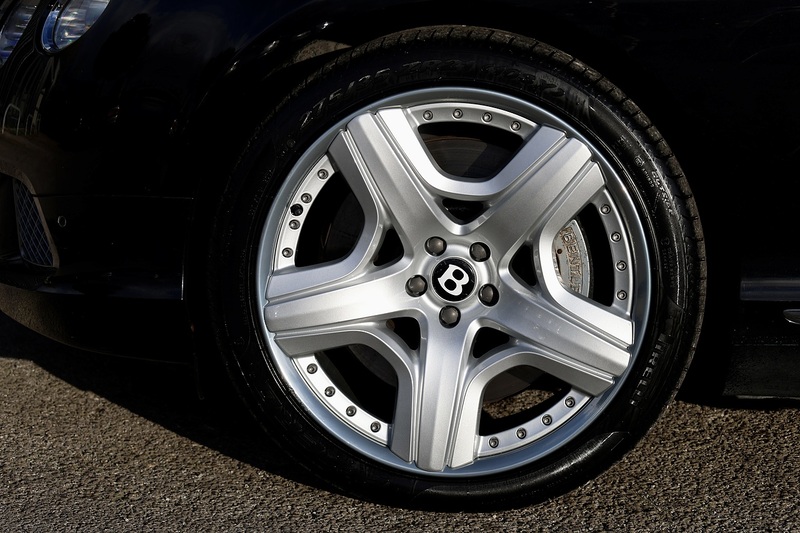 Bentley Continental GTC W12 1 Former Keeper + Mulliner Driving Spec + Neck Warmer Image 32