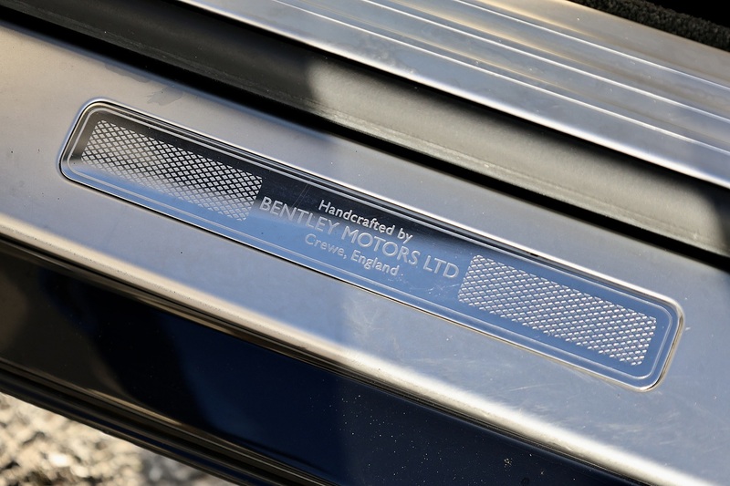Bentley Continental GTC W12 1 Former Keeper + Mulliner Driving Spec + Neck Warmer Image 33