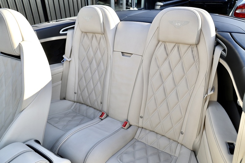 Bentley Continental GTC W12 1 Former Keeper + Mulliner Driving Spec + Neck Warmer Image 35