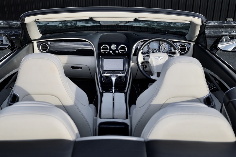 Bentley Continental GTC W12 1 Former Keeper + Mulliner Driving Spec + Neck Warmer Image 38
