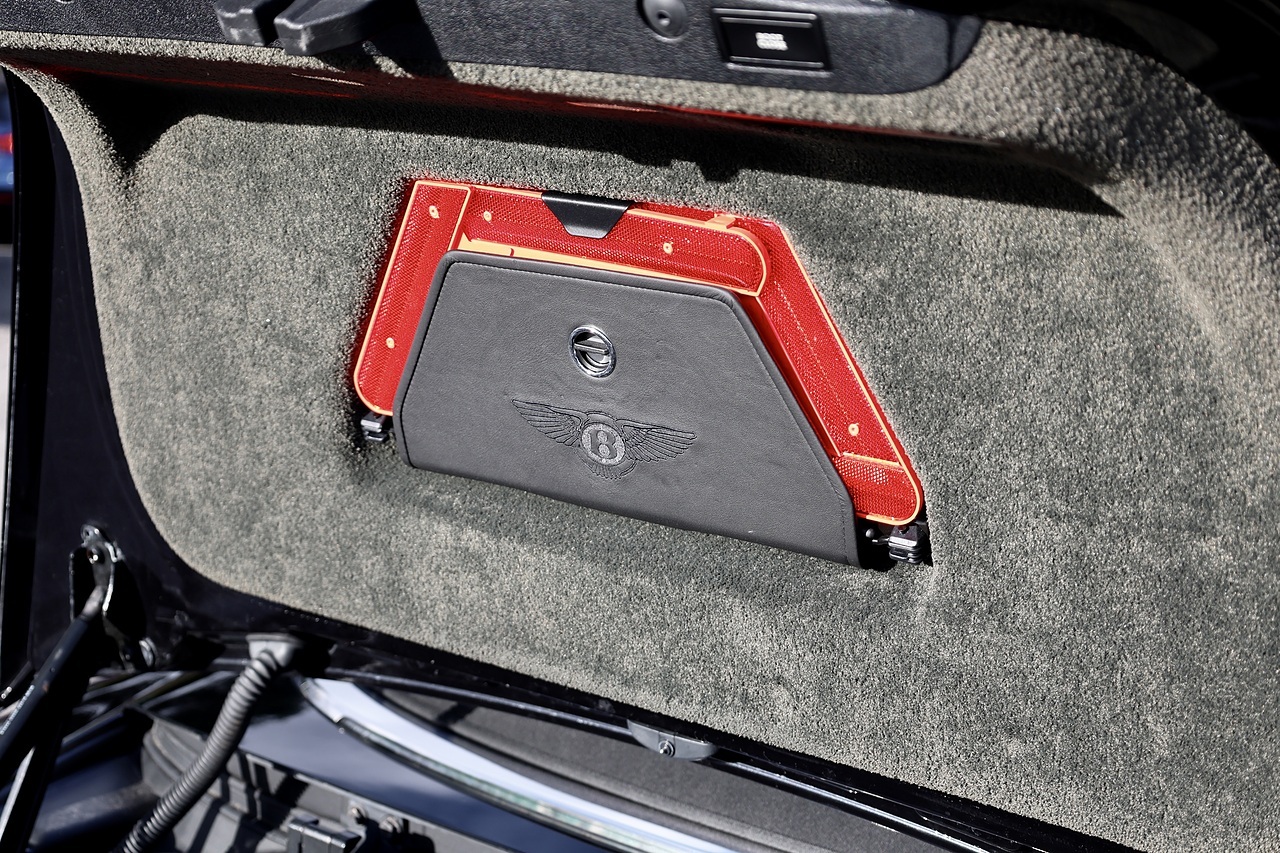 Bentley Continental GTC W12 1 Former Keeper + Mulliner Driving Spec + Neck Warmer - Large 44