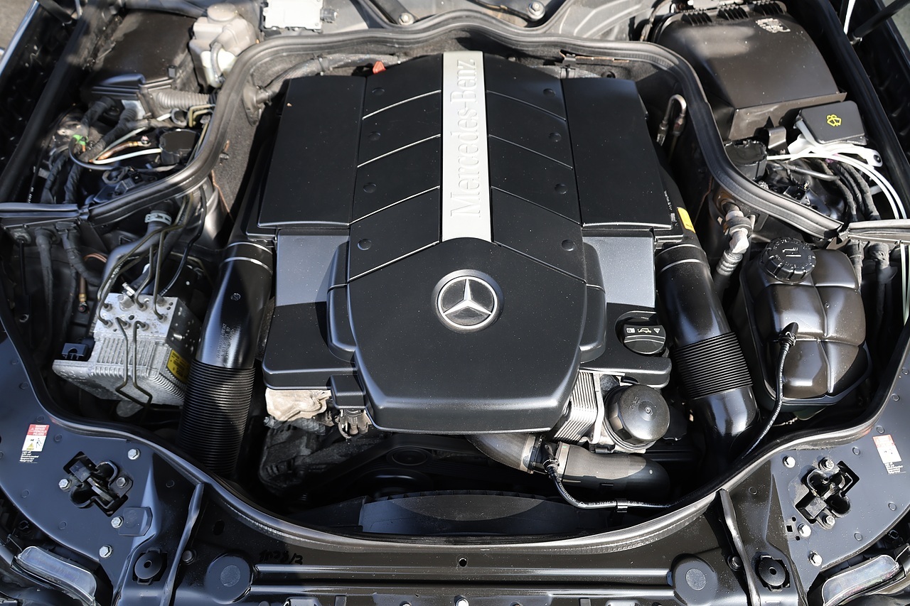 Mercedes-Benz E500 Avantgarde Very Rare Model + Comprehensive History - Large 18