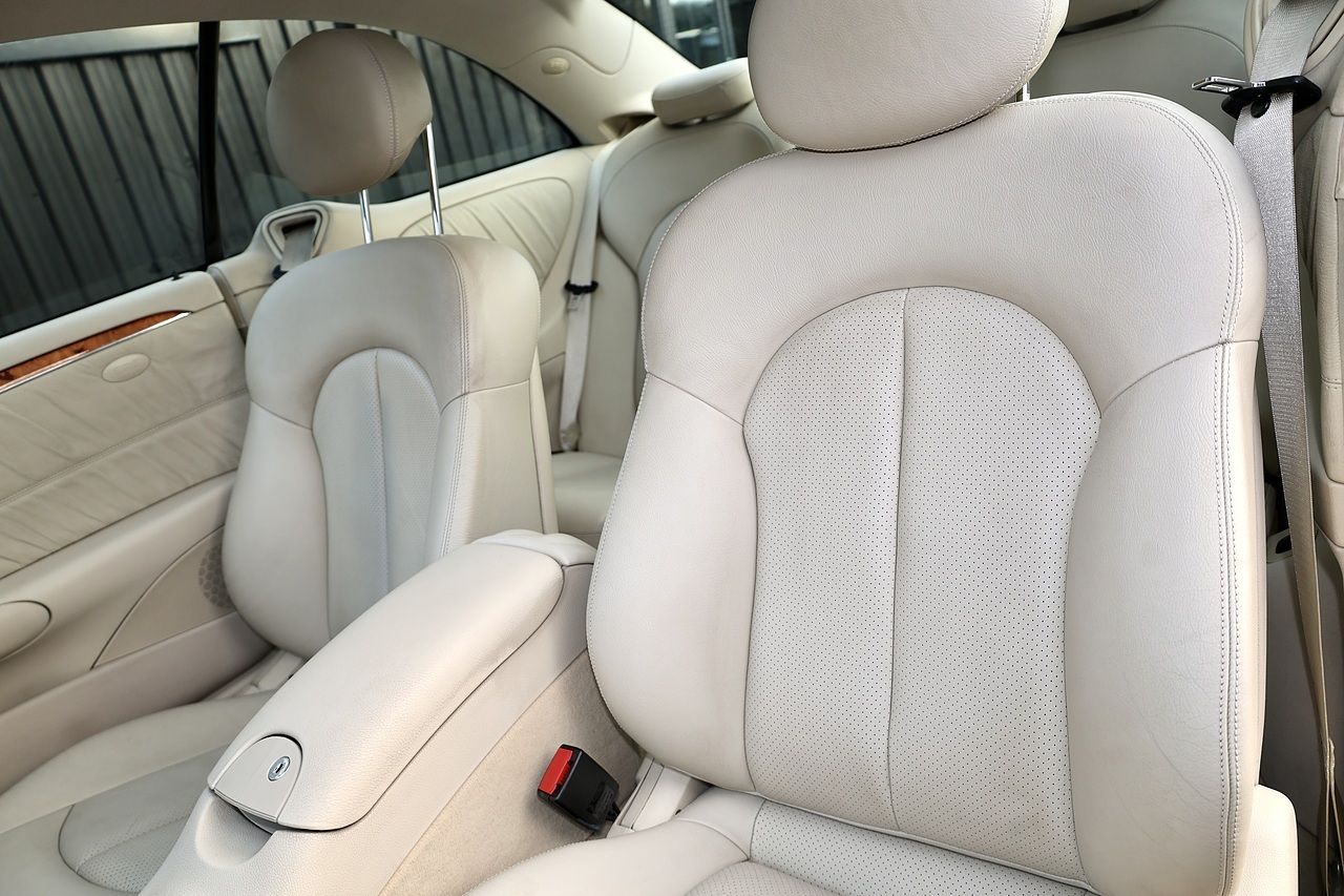 Mercedes-Benz CLK 200 Elegance 1 Former Keeper + Just Serviced by Mercedes + Rare Spec - Large 7