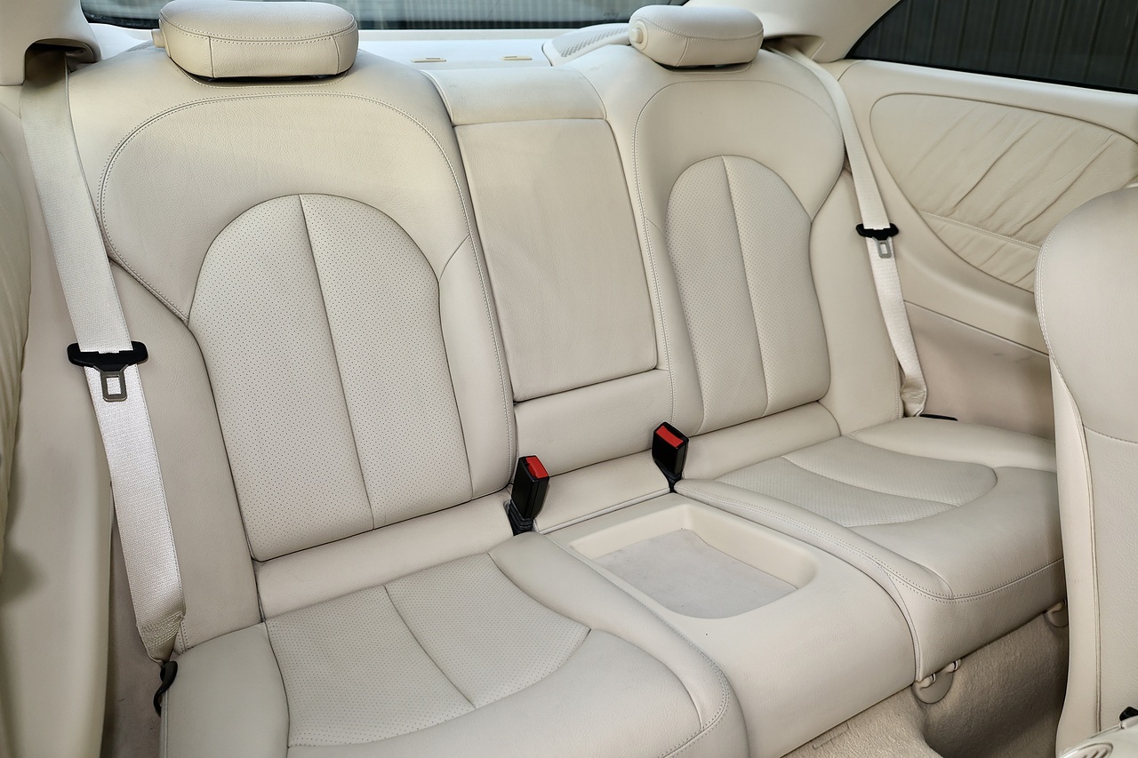 Mercedes-Benz CLK 200 Elegance 1 Former Keeper + Just Serviced by Mercedes + Rare Spec - Large 13