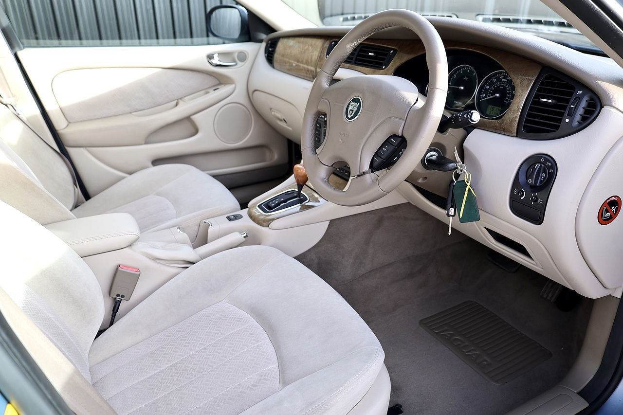 Jaguar X-Type 2.1 V6 Automatic + 1 Former Keeper + Comprehenisve History - Large 8