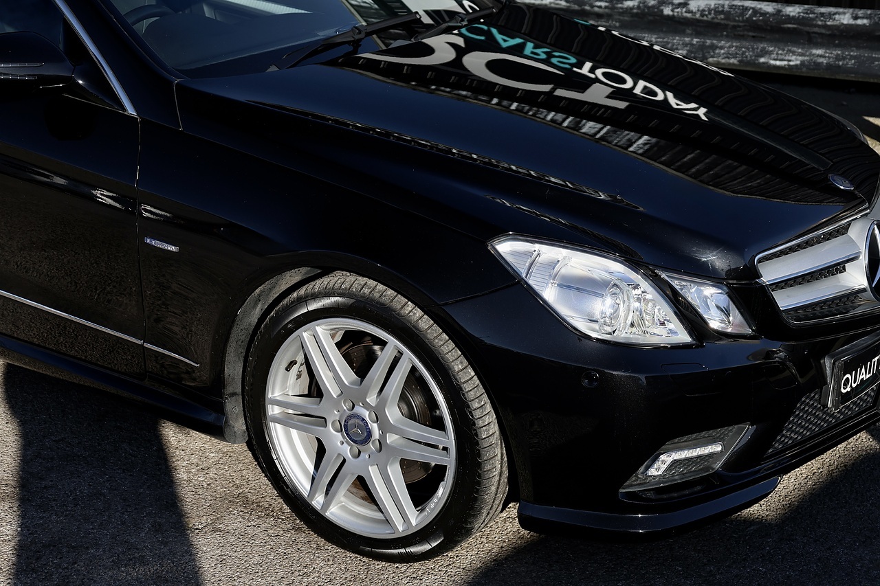 Mercedes-Benz E350 CDI AMG Sport Coupe 2 Former Keepers + Full History + Heated Seats + COMAND - Large 15