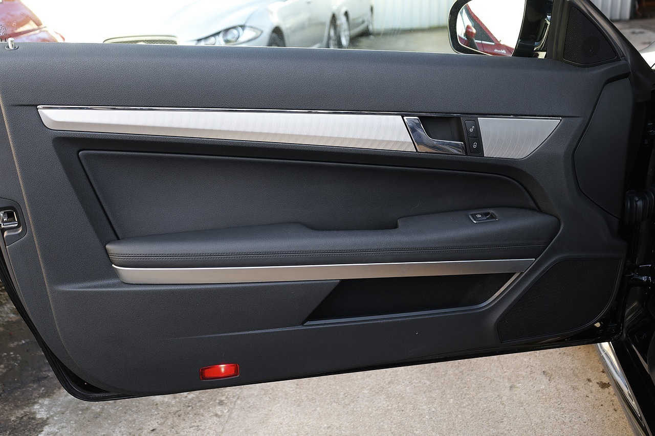 Mercedes-Benz E350 CDI AMG Sport Coupe 2 Former Keepers + Full History + Heated Seats + COMAND - Large 41