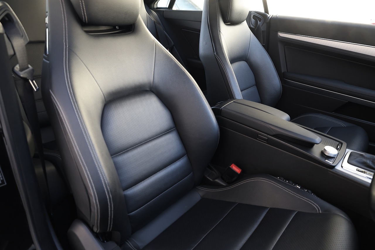 Mercedes-Benz E350 CDI AMG Sport Coupe 2 Former Keepers + Full History + Heated Seats + COMAND - Large 21