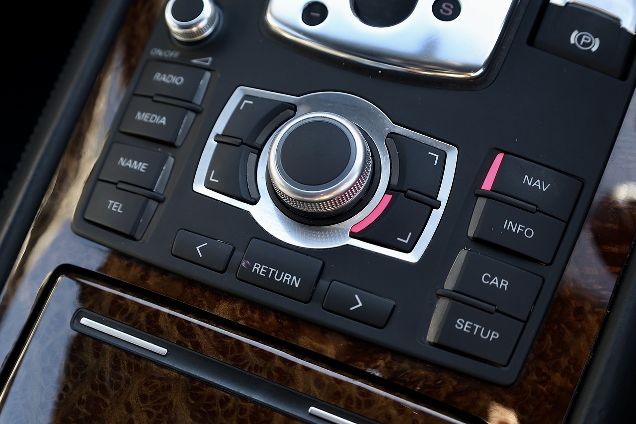 Audi A8 4.2 V8 TDI Sport Lady Owner since 2017 + Glass Sunroof - Large 14