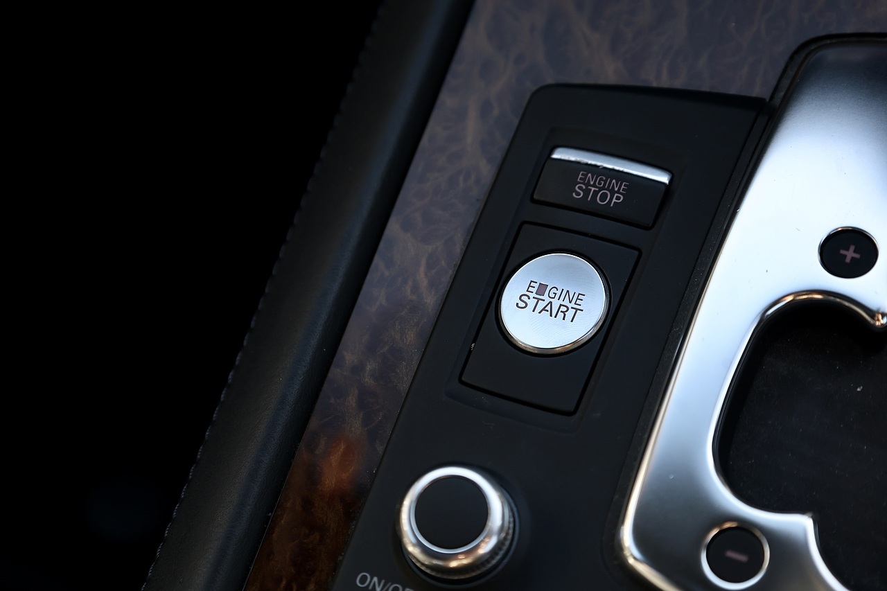 Audi A8 4.2 V8 TDI Sport Lady Owner since 2017 + Glass Sunroof - Large 15