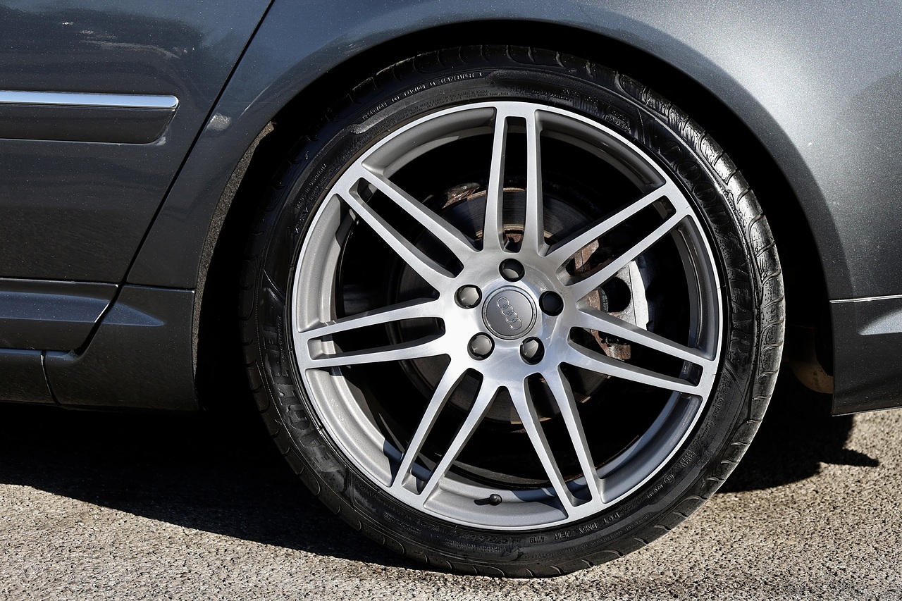 Audi A8 4.2 V8 TDI Sport Lady Owner since 2017 + Glass Sunroof - Large 30