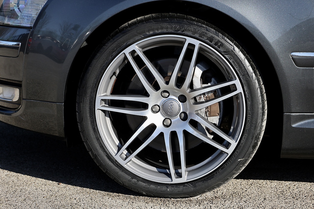 Audi A8 4.2 V8 TDI Sport Lady Owner since 2017 + Glass Sunroof - Large 32