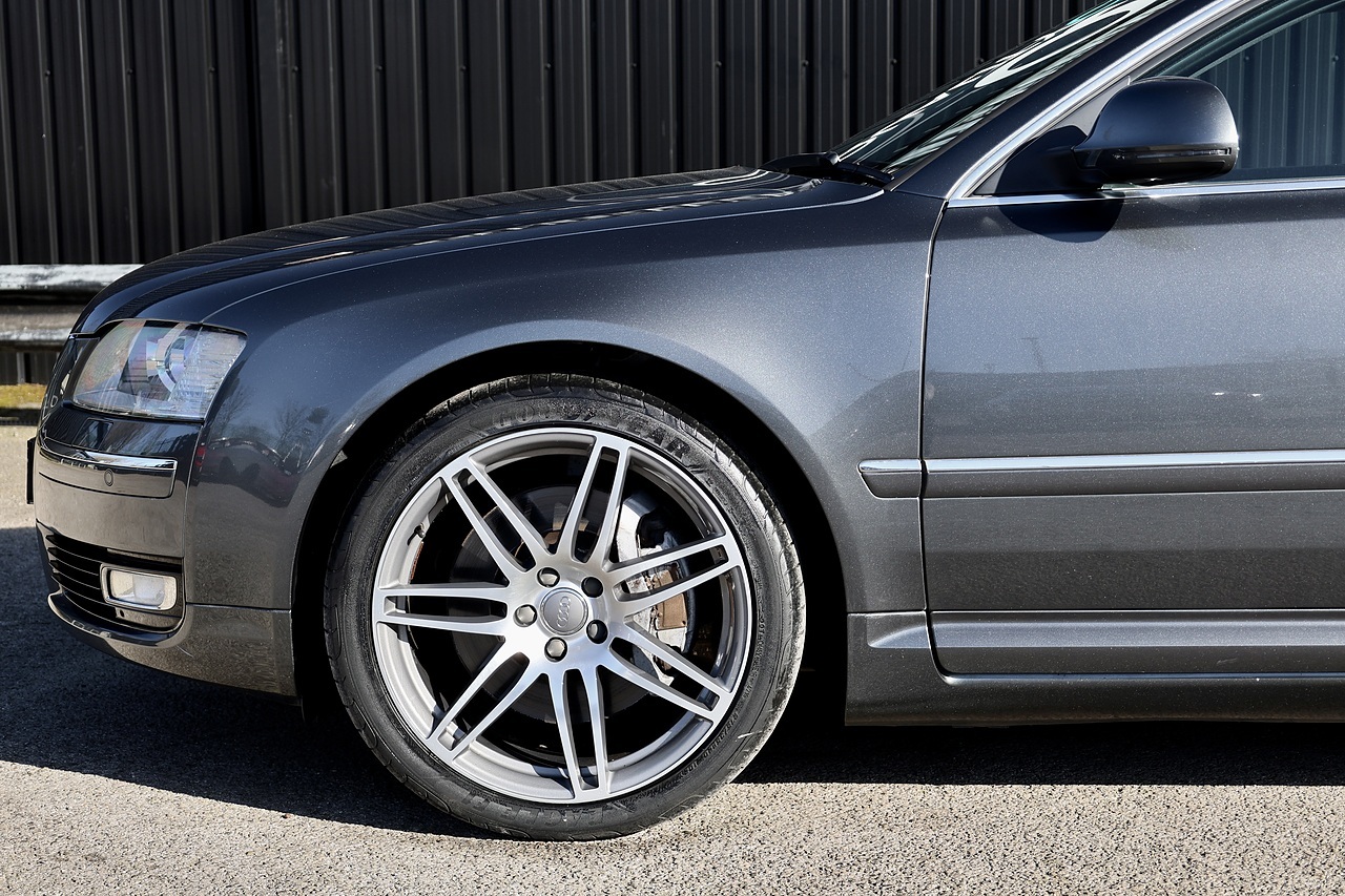 Audi A8 4.2 V8 TDI Sport Lady Owner since 2017 + Glass Sunroof - Large 26