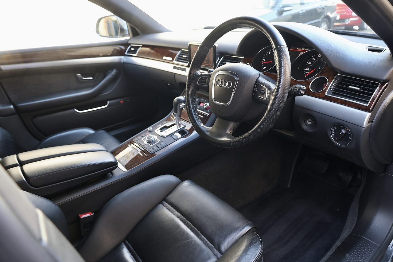 Audi A8 4.2 V8 TDI Sport Lady Owner since 2017 + Glass Sunroof - Large 8