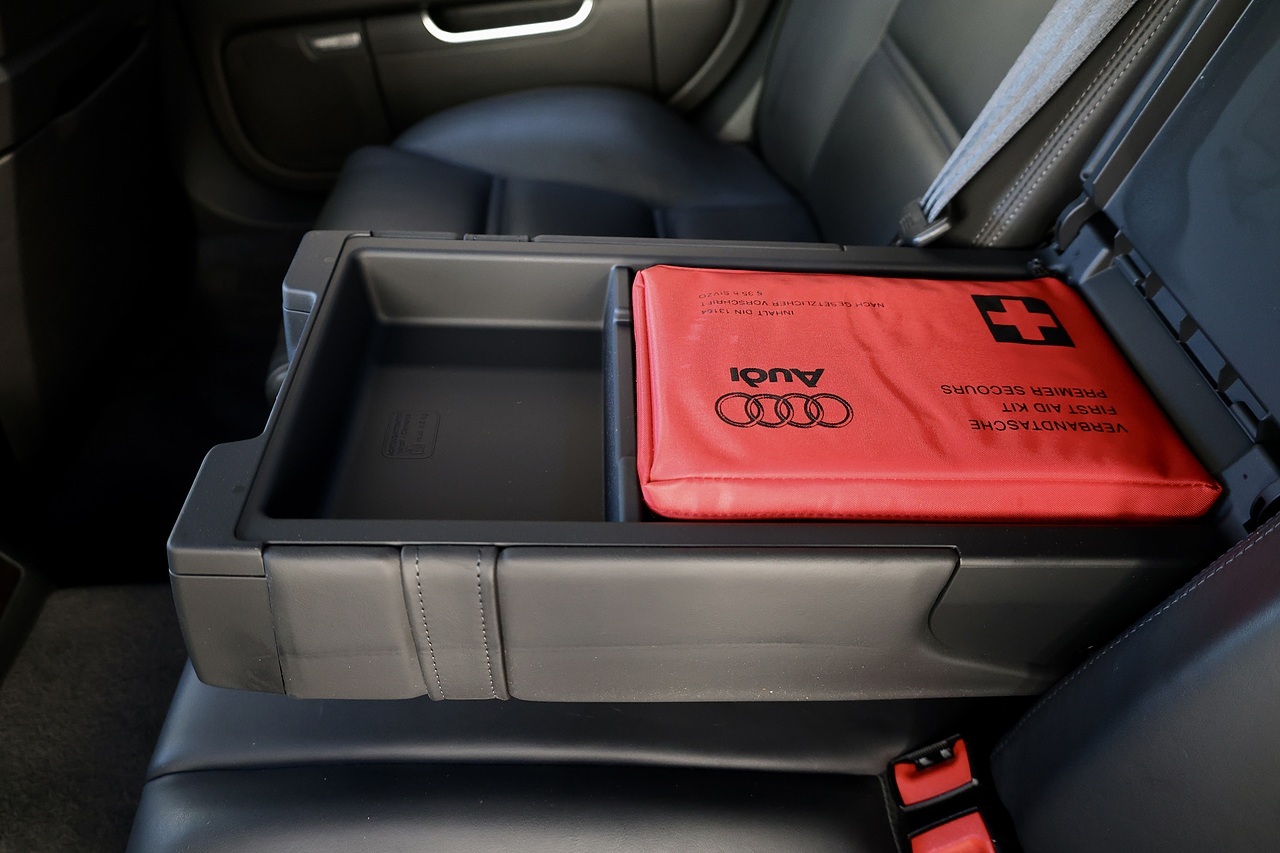 Audi A8 4.2 V8 TDI Sport Lady Owner since 2017 + Glass Sunroof - Large 40