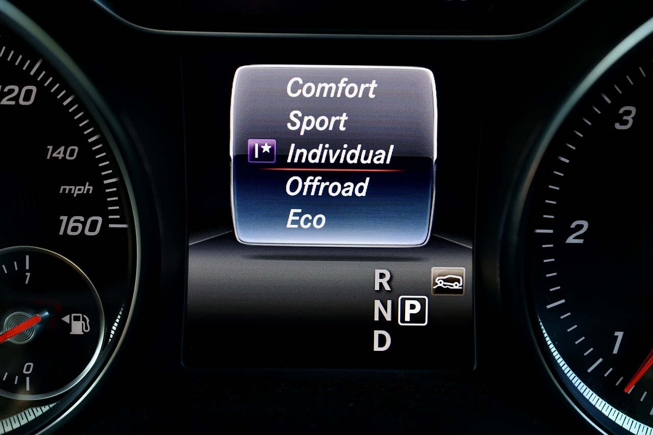 Mercedes-Benz GLA 220d AMG Line Prem+ Full Mercedes Main Dealer History + Pano Roof + CarPlay - Large 15