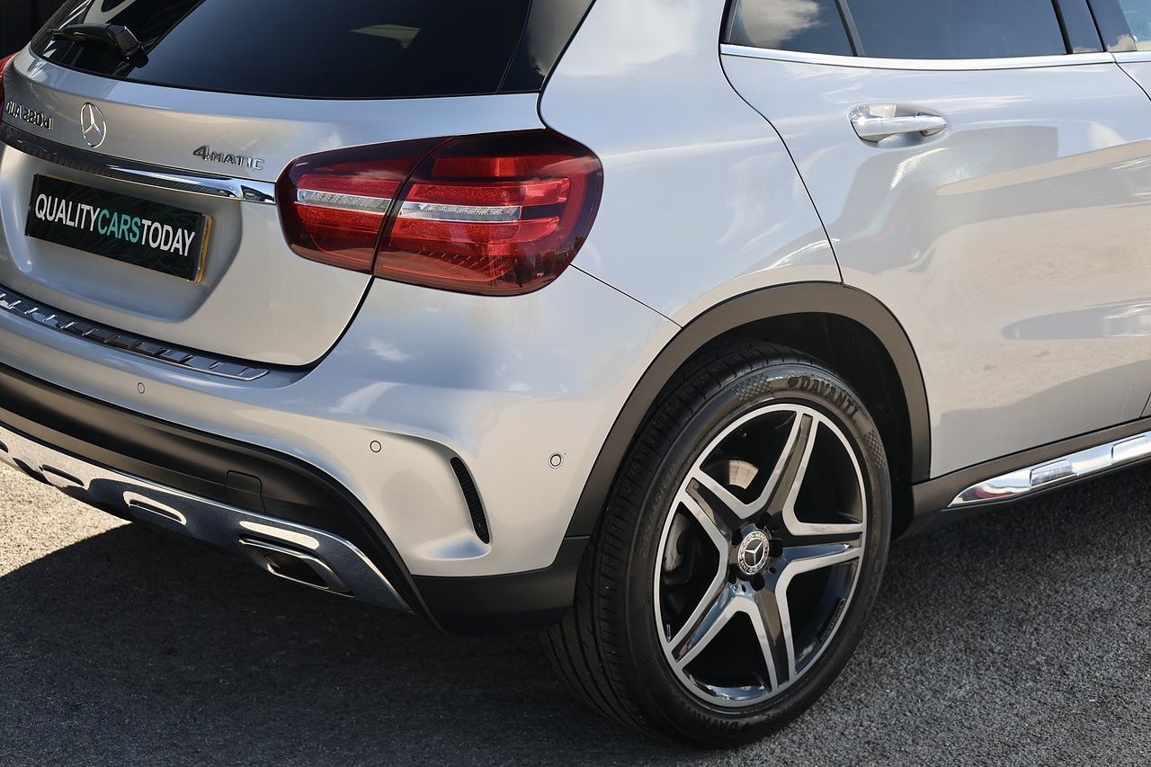 Mercedes-Benz GLA 220d AMG Line Prem+ Full Mercedes Main Dealer History + Pano Roof + CarPlay - Large 18