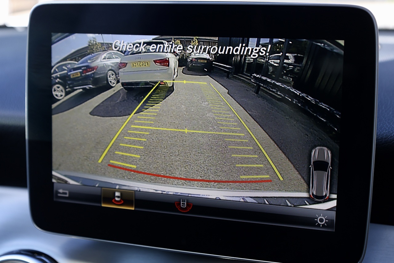 Mercedes-Benz GLA 220d AMG Line Prem+ Full Mercedes Main Dealer History + Pano Roof + CarPlay - Large 22