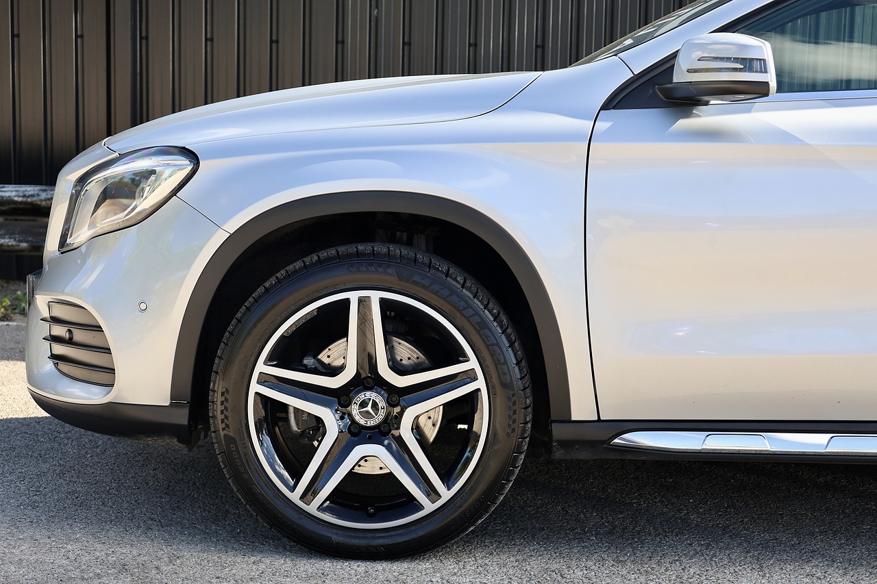 Mercedes-Benz GLA 220d AMG Line Prem+ Full Mercedes Main Dealer History + Pano Roof + CarPlay - Large 24