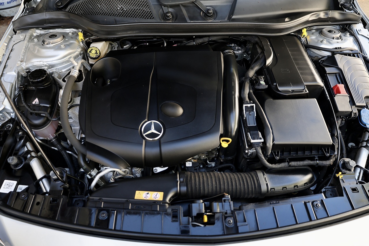 Mercedes-Benz GLA 220d AMG Line Prem+ Full Mercedes Main Dealer History + Pano Roof + CarPlay - Large 41