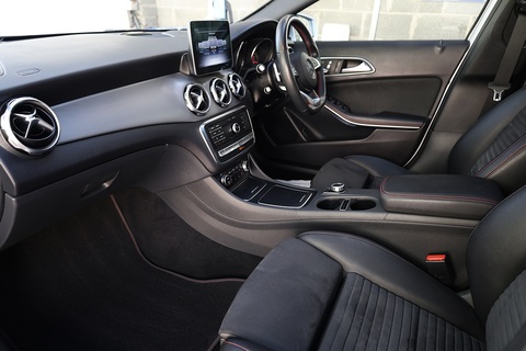 Full Mercedes Main Dealer History + Pano Roof + CarPlay