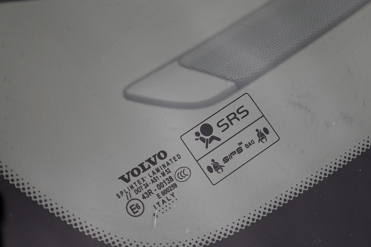 Volvo S60 D5 SE 20 Volvo Main Dealer Services inc.Cambelt - Large 13