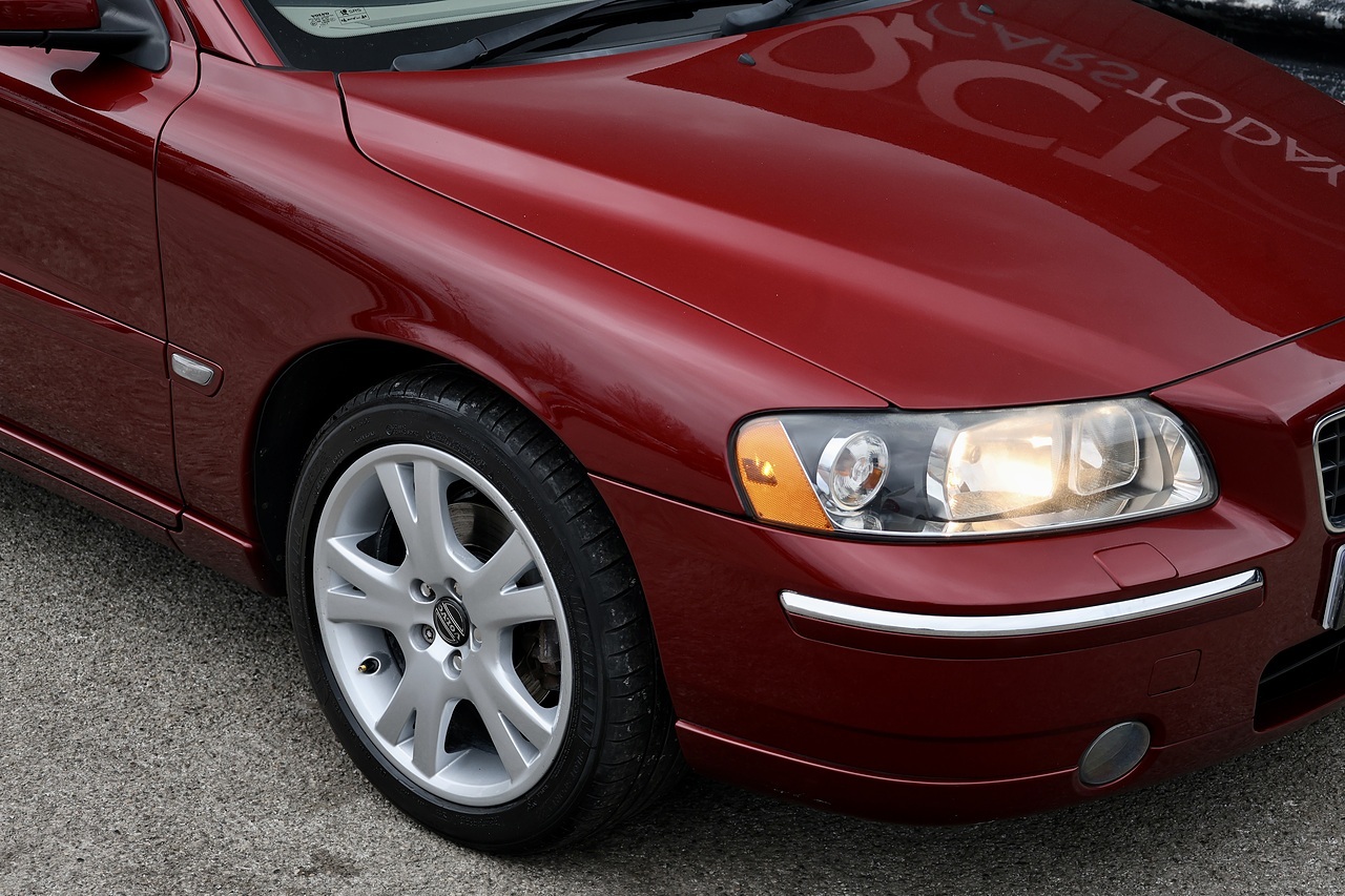 Volvo S60 D5 SE 20 Volvo Main Dealer Services inc.Cambelt - Large 17