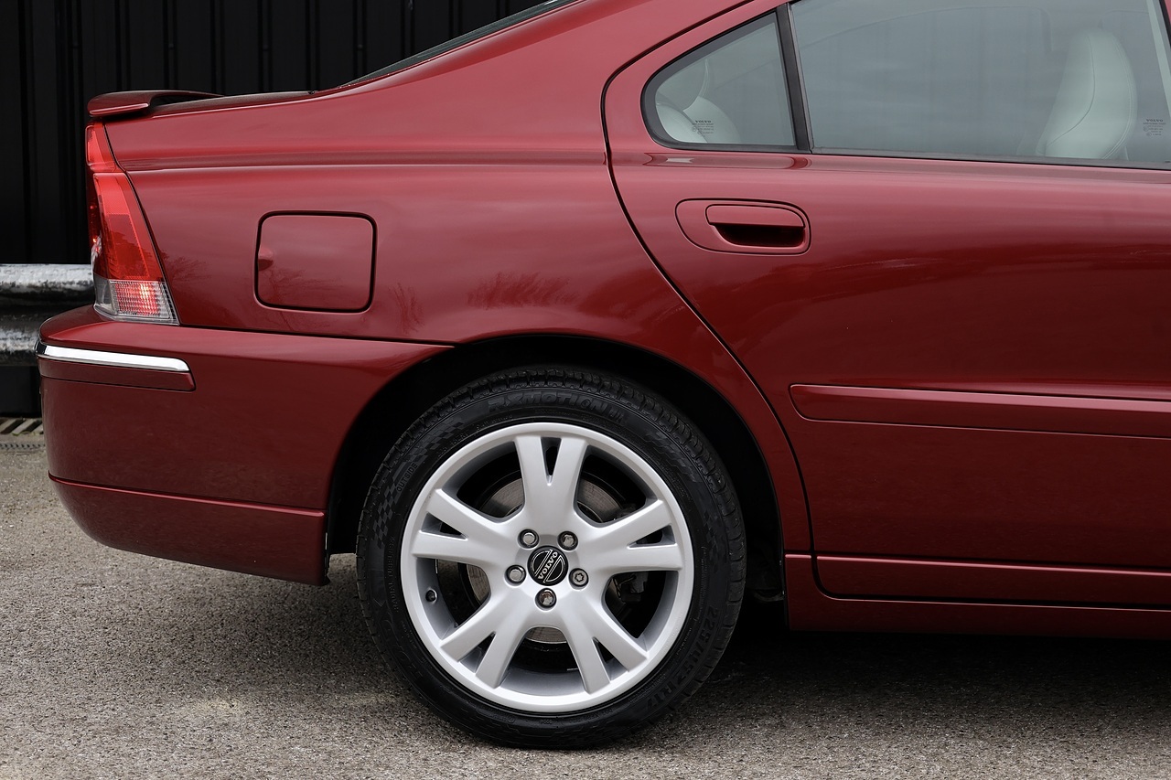 Volvo S60 D5 SE 20 Volvo Main Dealer Services inc.Cambelt - Large 15