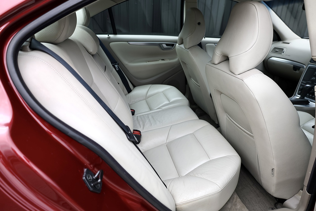 Volvo S60 D5 SE 20 Volvo Main Dealer Services inc.Cambelt - Large 7